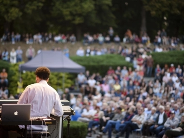 Toast urodzinowy dla Tomasza Stańko 2019 - koncert przy fontannie multimedialnej - 20